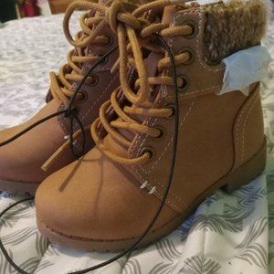 Toddeler girl boots size 7 medium